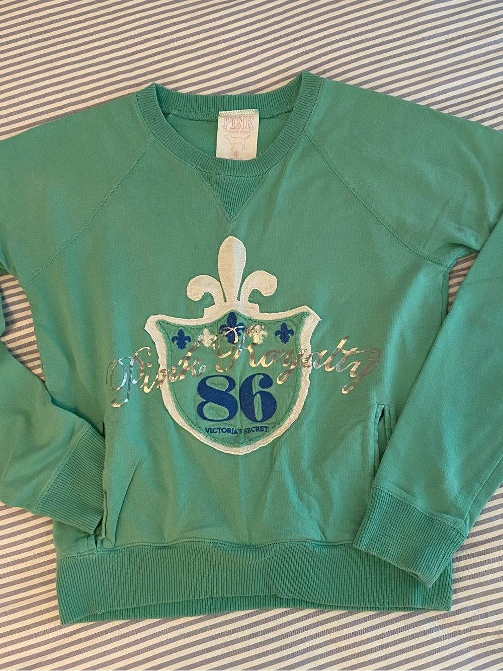 PINK Victoria's Secret  ‘PINK ROYALTY’ Teal Green Crest Pullover Sweatshirt. S